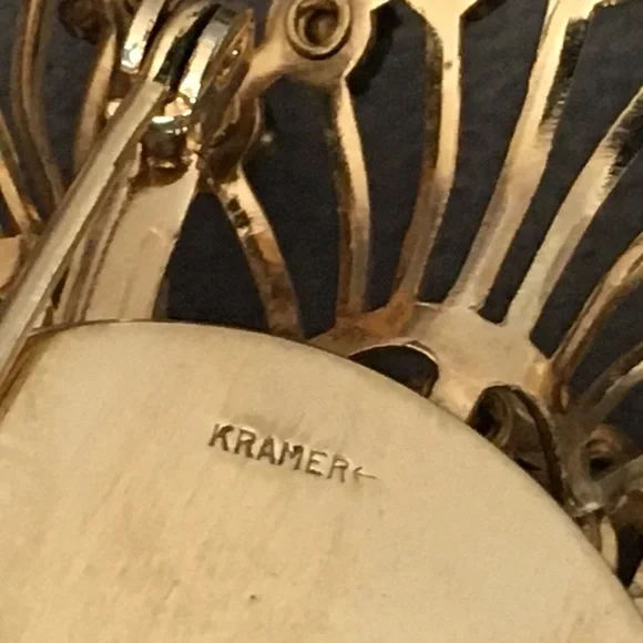 Vintage Kramer RHINESTONE Brooch - Picture 4 of 5